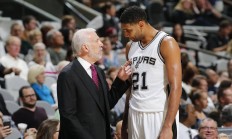 乐鱼体育网址-柯隆球员犯规频繁，需加强纪律意识