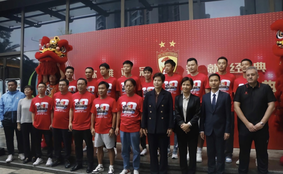 凭借一波广州队，亚冠成功救主，现场全场沸腾