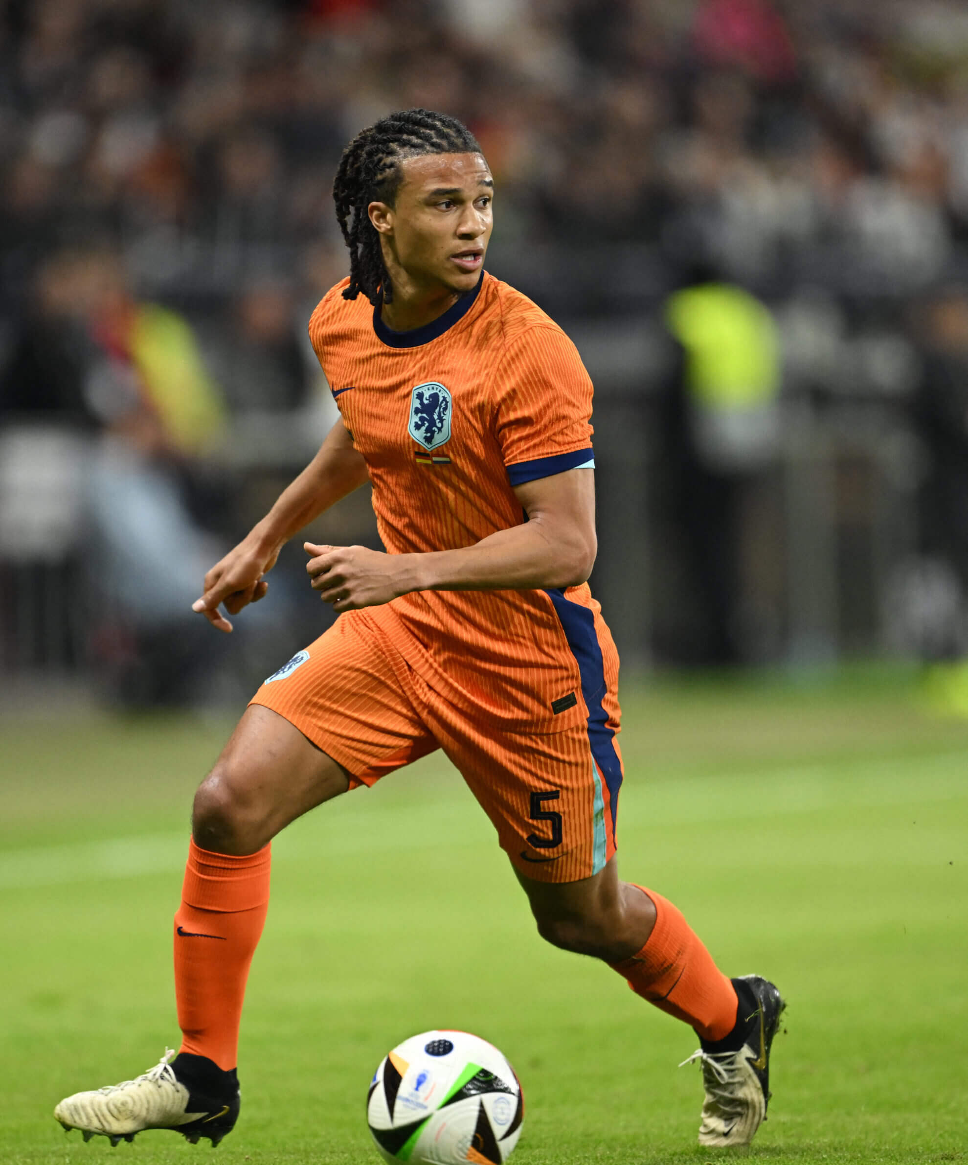 包含意大利队伤愈球员归队，备战欧洲杯预选赛的词条