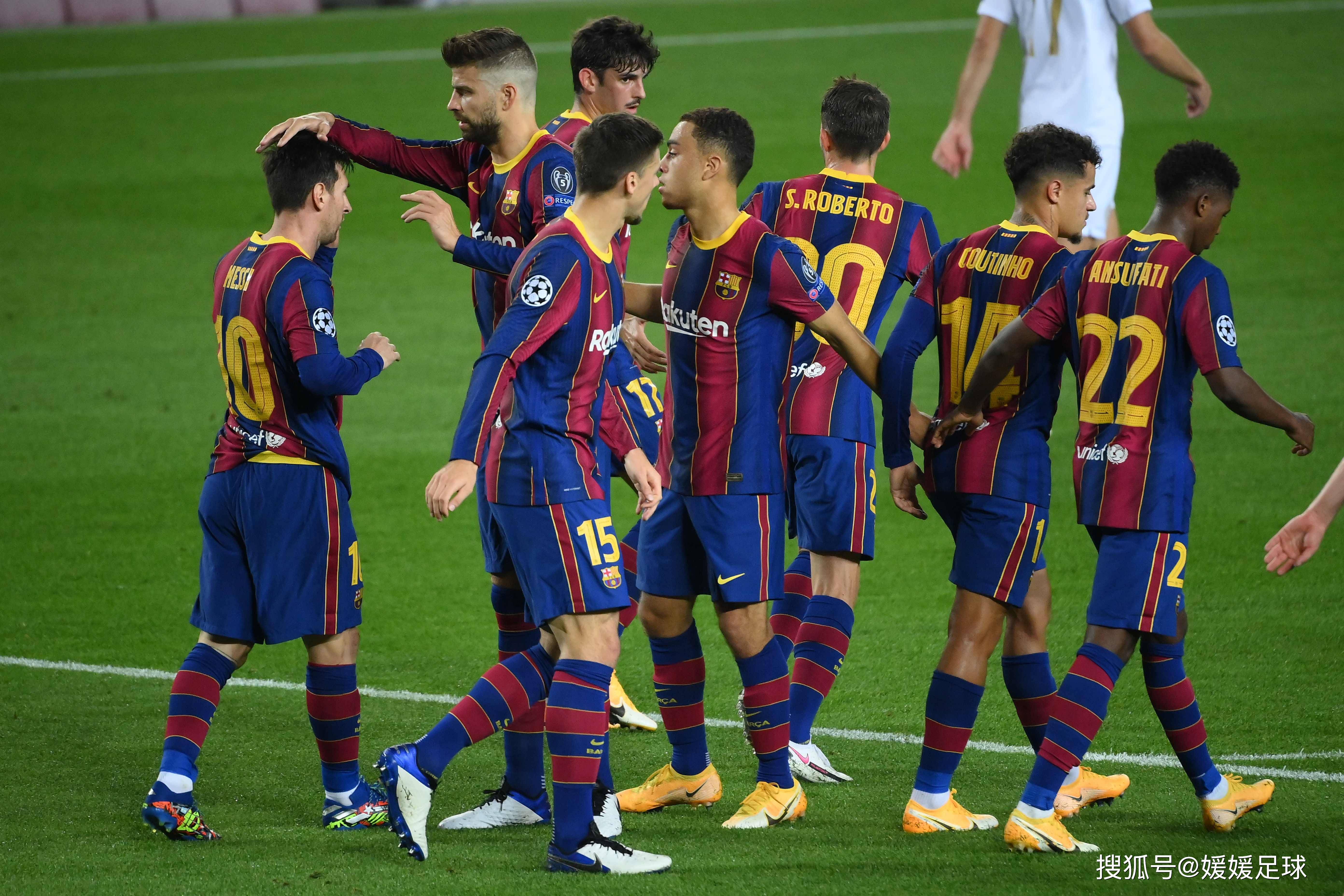 足球明星参与一场备受瞩目的友谊赛