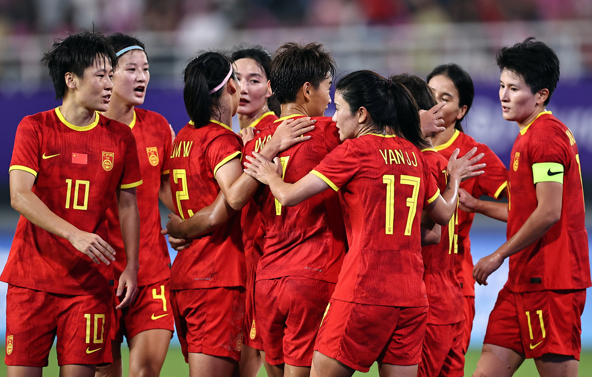 包含美国女足再下一城，男足再次失利的词条