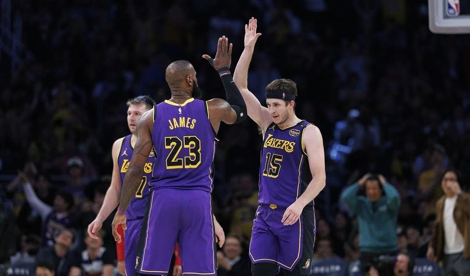 热火加倍努力争胜，湖人队团结一心备战总决赛的简单介绍