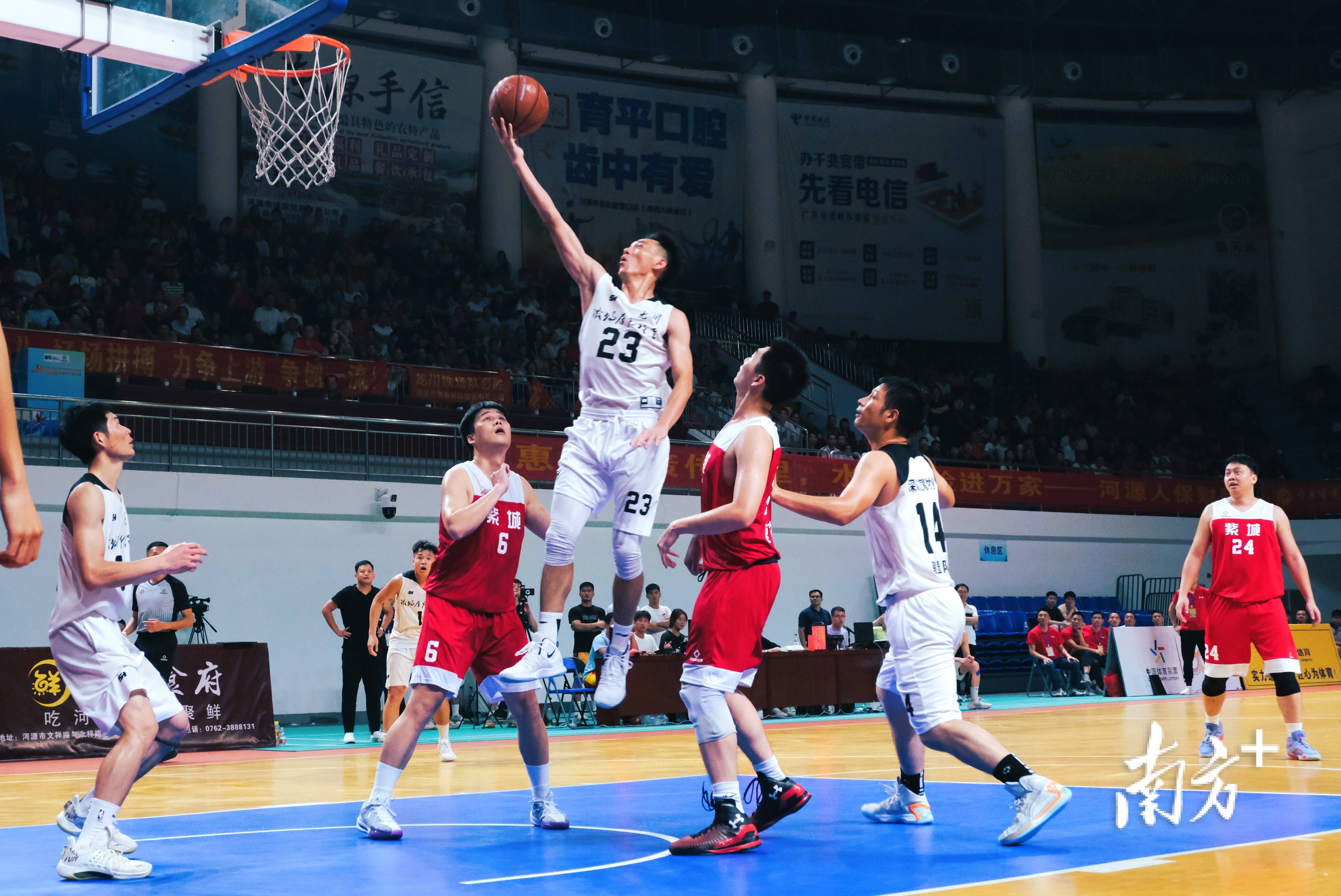 篮球比赛精彩频出引发球迷热议