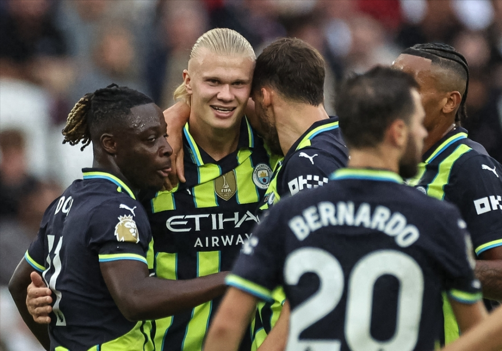 关于曼联主场取胜，英超积分榜上升至第三位的信息