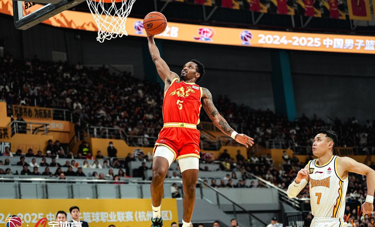 关于浙江德比打响，人和小胜杭州的信息