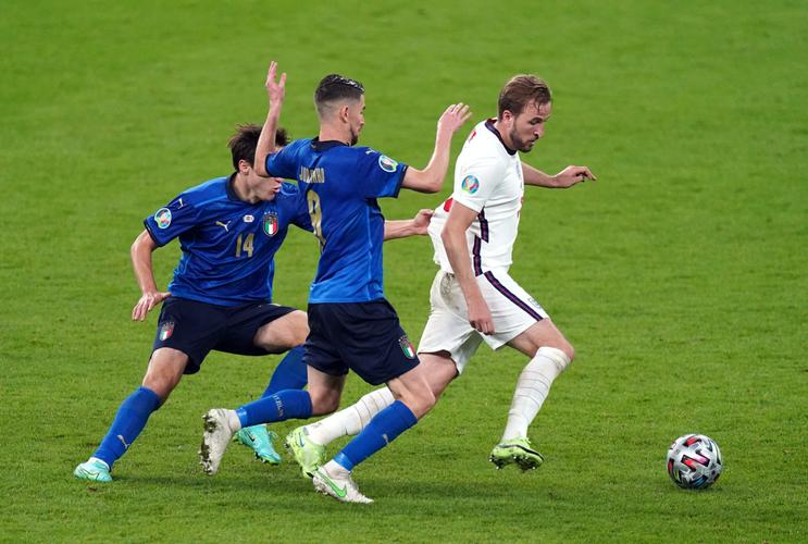 包含意大利球员因伤离开欧洲杯，国家队战力受挫的词条