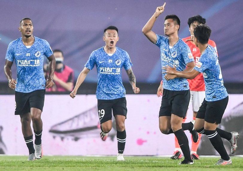 关于新加坡雄狮不敌对手，滑落小组垫底的信息