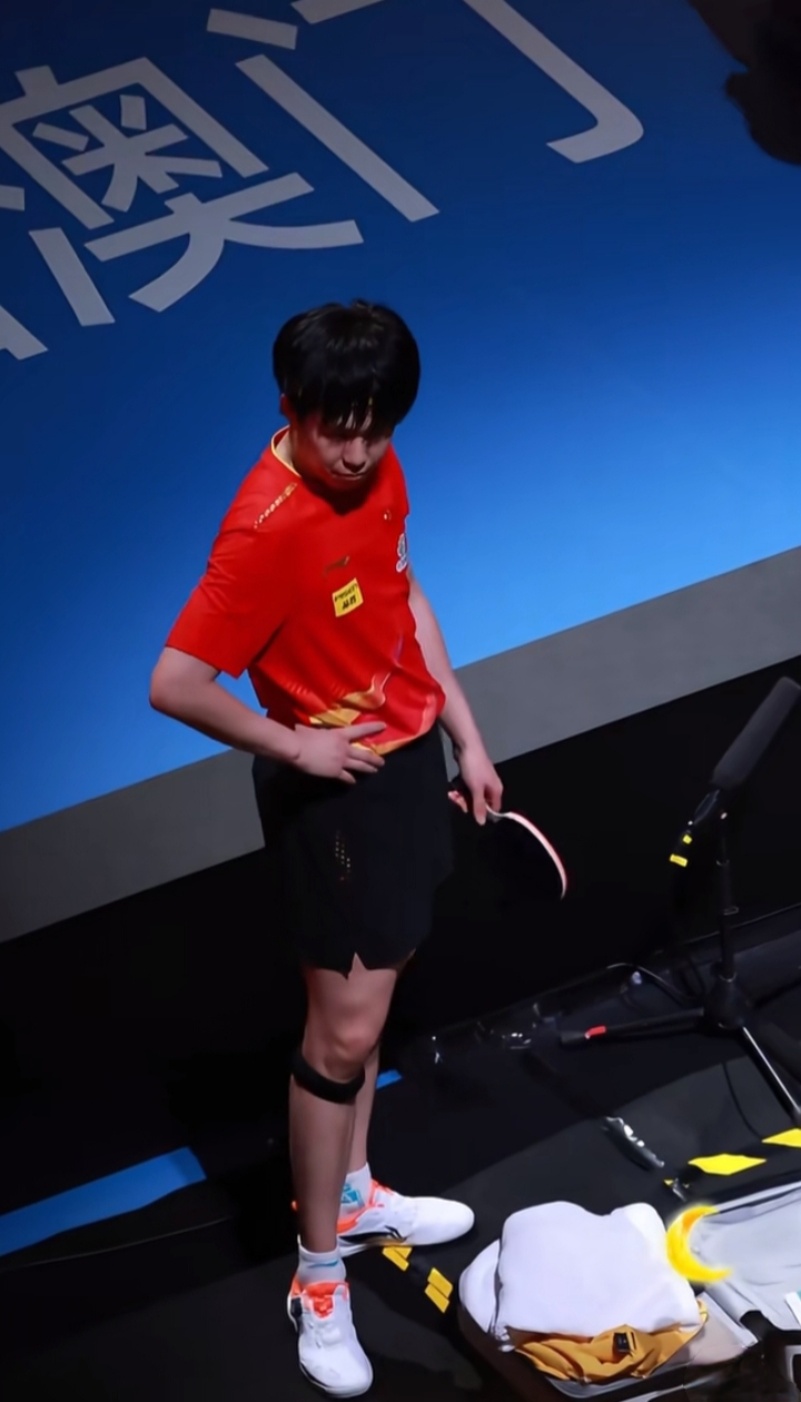 包含锲而不舍！运动员踏实训练磨砺实力的词条