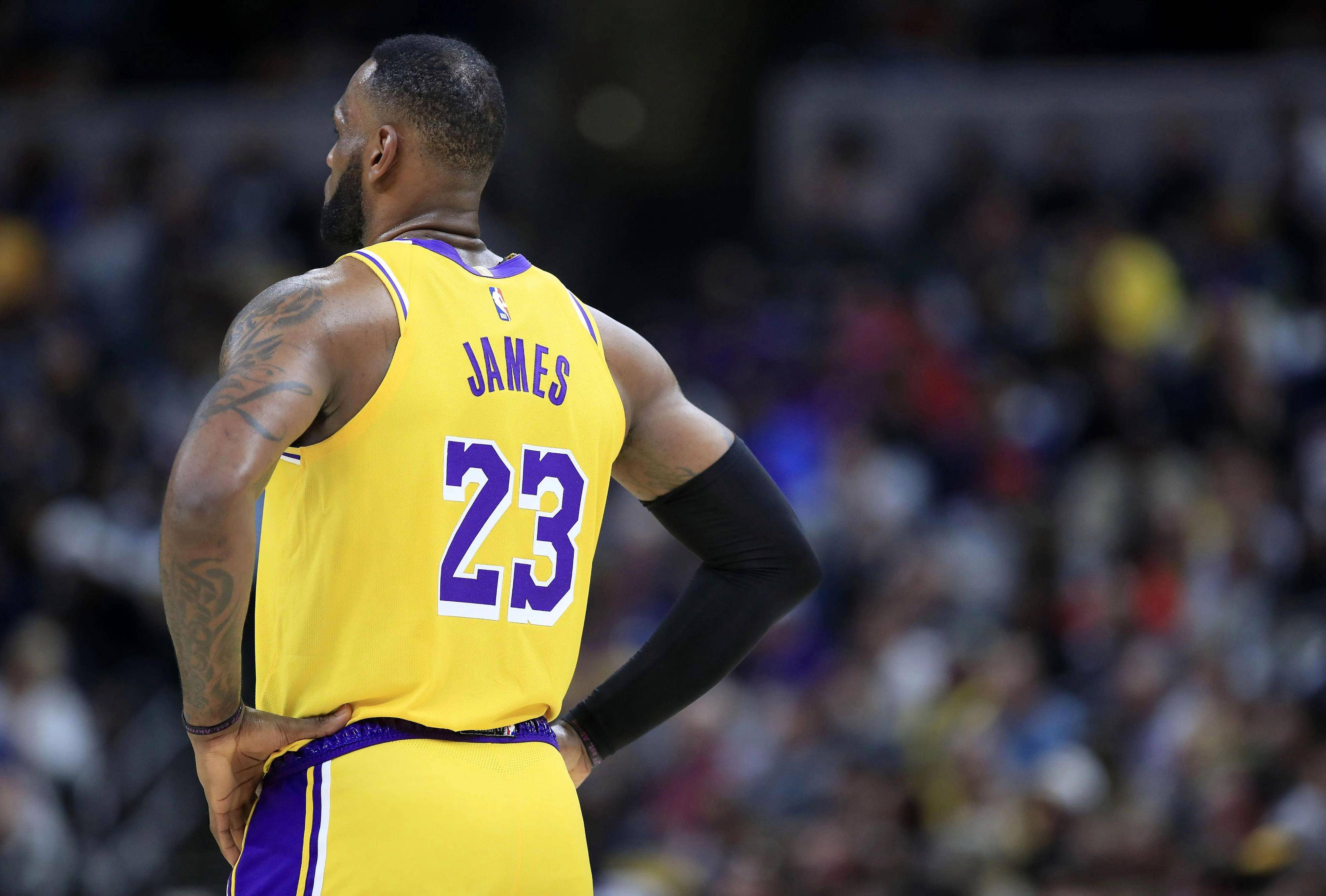 湖人主场大胜国王,取得三连胜 湖人主场大胜国王,取得三连胜