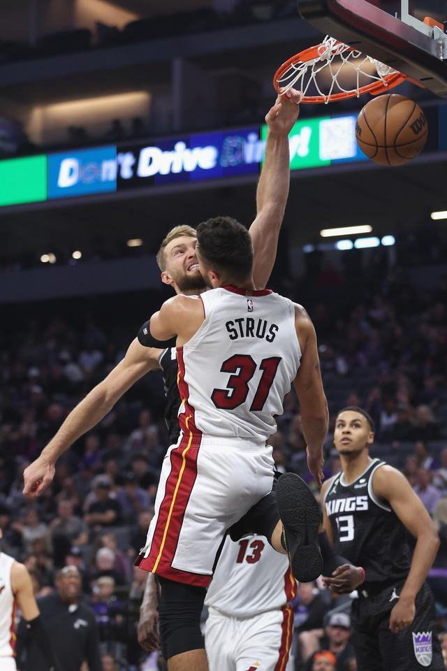 雄狼绝杀开拓者,继续领跑西部的简单介绍 雄狼绝杀开拓者,继续领跑西部的简单介绍