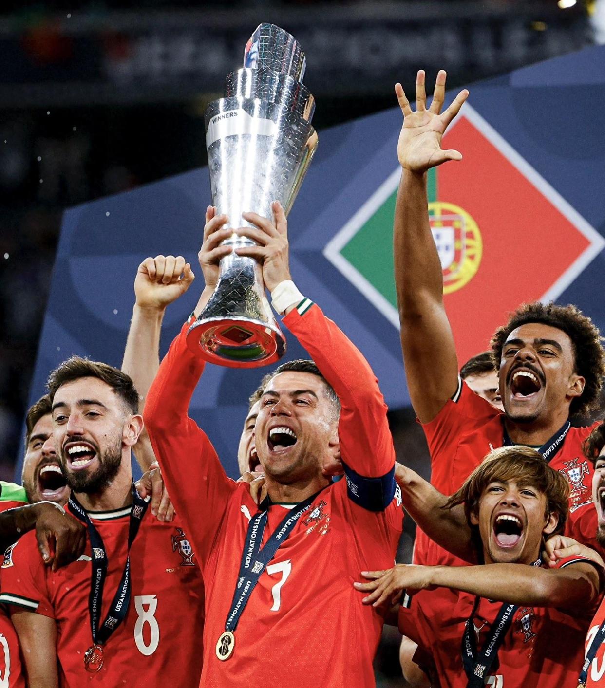 葡萄牙队止步强,比利时队成功晋级欧洲杯八强 葡萄牙队止步强,比利时队成功晋级欧洲杯八强