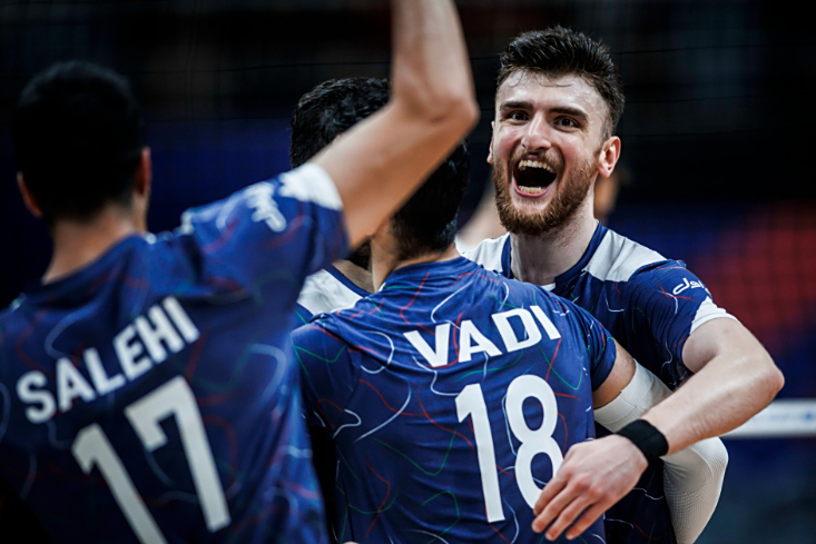 欧国联比赛擂台赛场上对决,球迷加油助威 欧国联比赛擂台赛场上对决,球迷加油助威