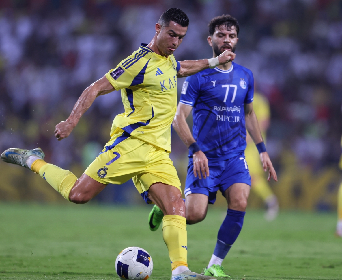 球星犀利射门，助球队掌握局面