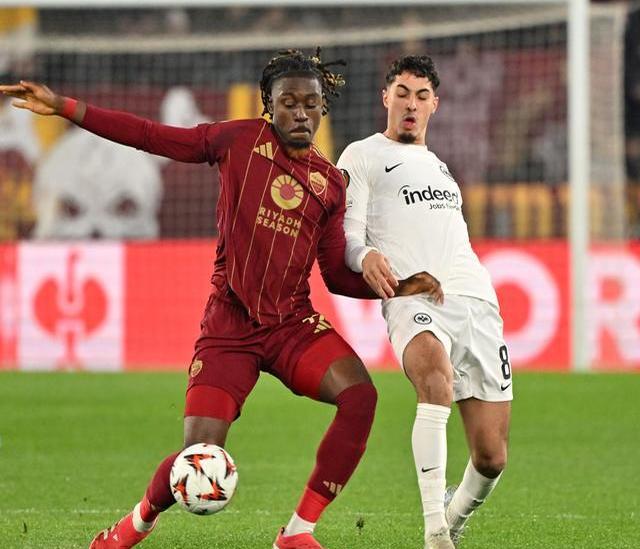 法兰克福队主场逆转晋级淘汰赛